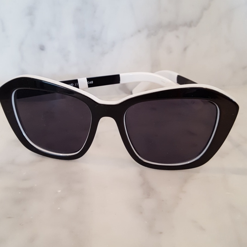 LeSpecs Hollywood Blvd black and white